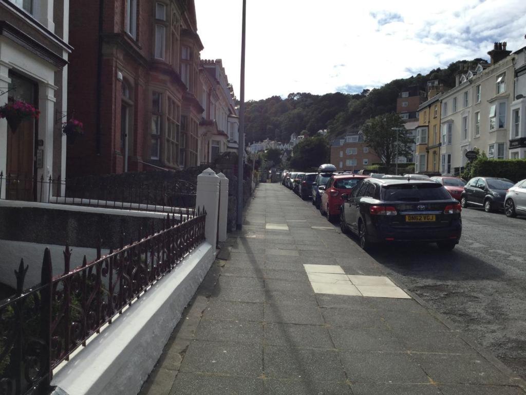Bed and Breakfast Garden Flat 1 Llandudno Esterno foto